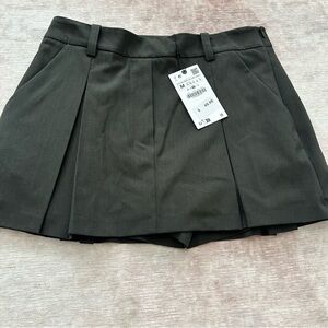 NWT Zara Dark olive  Pleated Mini skort size 6